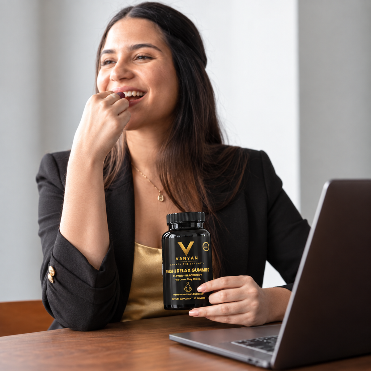 VANYAN Reishi Relax Gummies in an evening setting